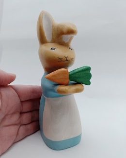 Nagy nyuszilány figura répával