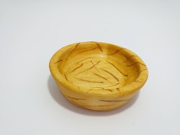 Fészek: M