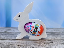 Fehér Kindertojás átadó, tartó nyuszi (tojás nélkül!)