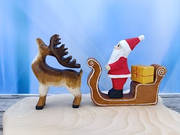 Santa set: reindeer, sleigh, santa, 1 gift