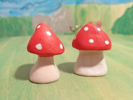 Smaller dotted mushroom / red