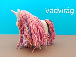 Kicsi unikornis pink szarvú. "Vadvirág"